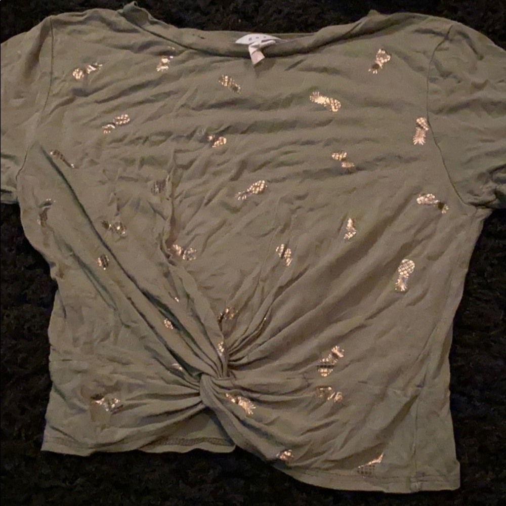 green t shirt crop top w pineapples